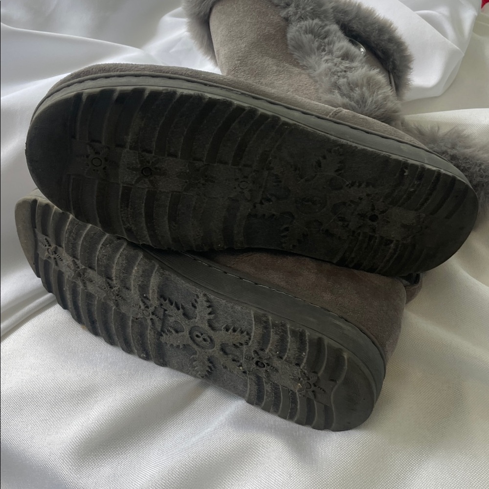 SO Gray Fur-Lined Footwear - Picture 9 of 9